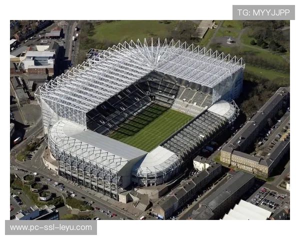 英超俱乐部承诺2030年实现碳中和,球场节能改造启动 英超俱乐部承诺2030年实现碳中和,球场节能改造启动